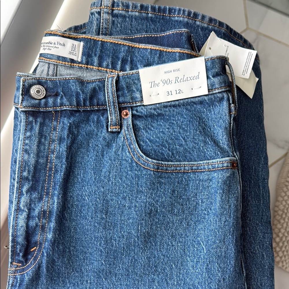 Abercrombie & Fitch Women's 90s Relaxed Jeans